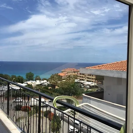 Cinnamon Daire Tropea
